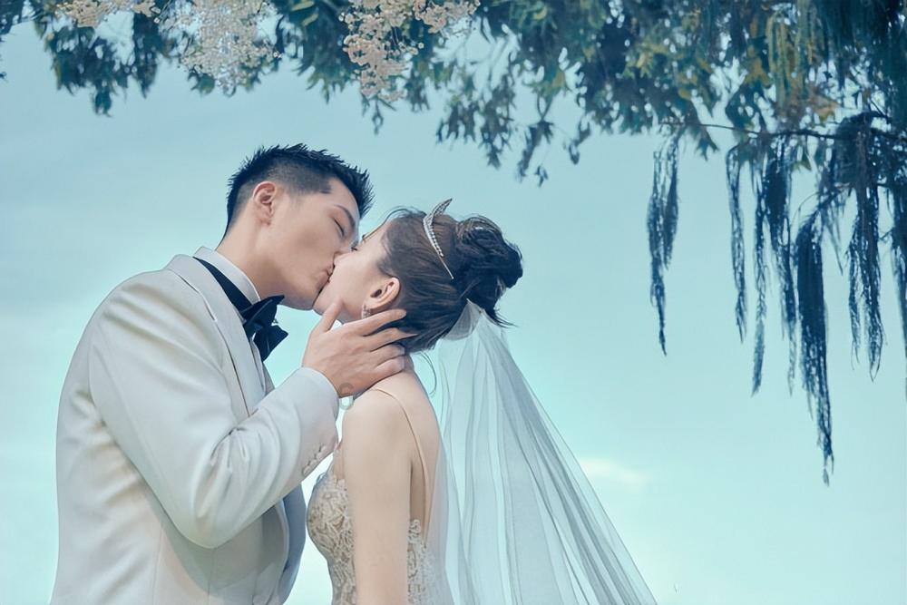 当观众和演员的想象力在剧场上空汇聚时 可能戏剧就产生了
